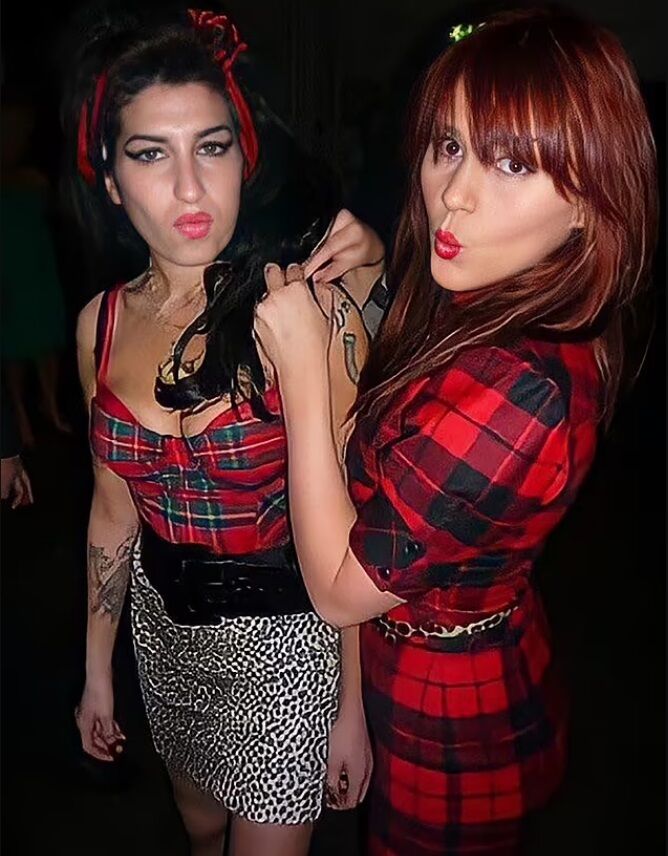 Отец Эми Уайнхаус воюет с ее лучшими друзьями за 3,3 миллиона фунтов стерлингов