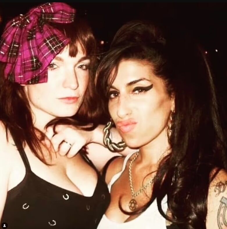 Отец Эми Уайнхаус воюет с ее лучшими друзьями за 3,3 миллиона фунтов стерлингов