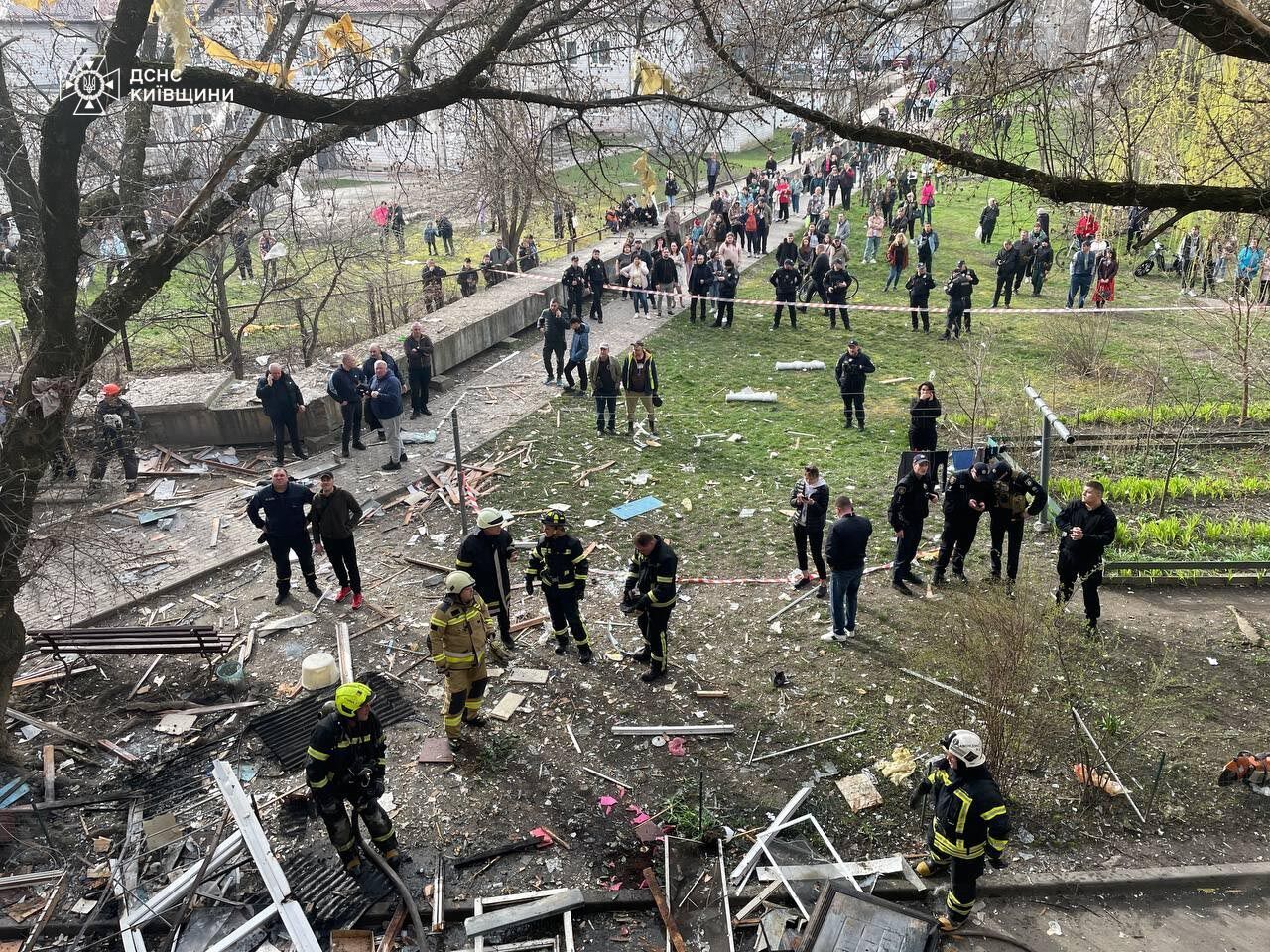 Киевщина: в результате взрыва в квартире один человек погиб, еще три спасены (фото/видео)