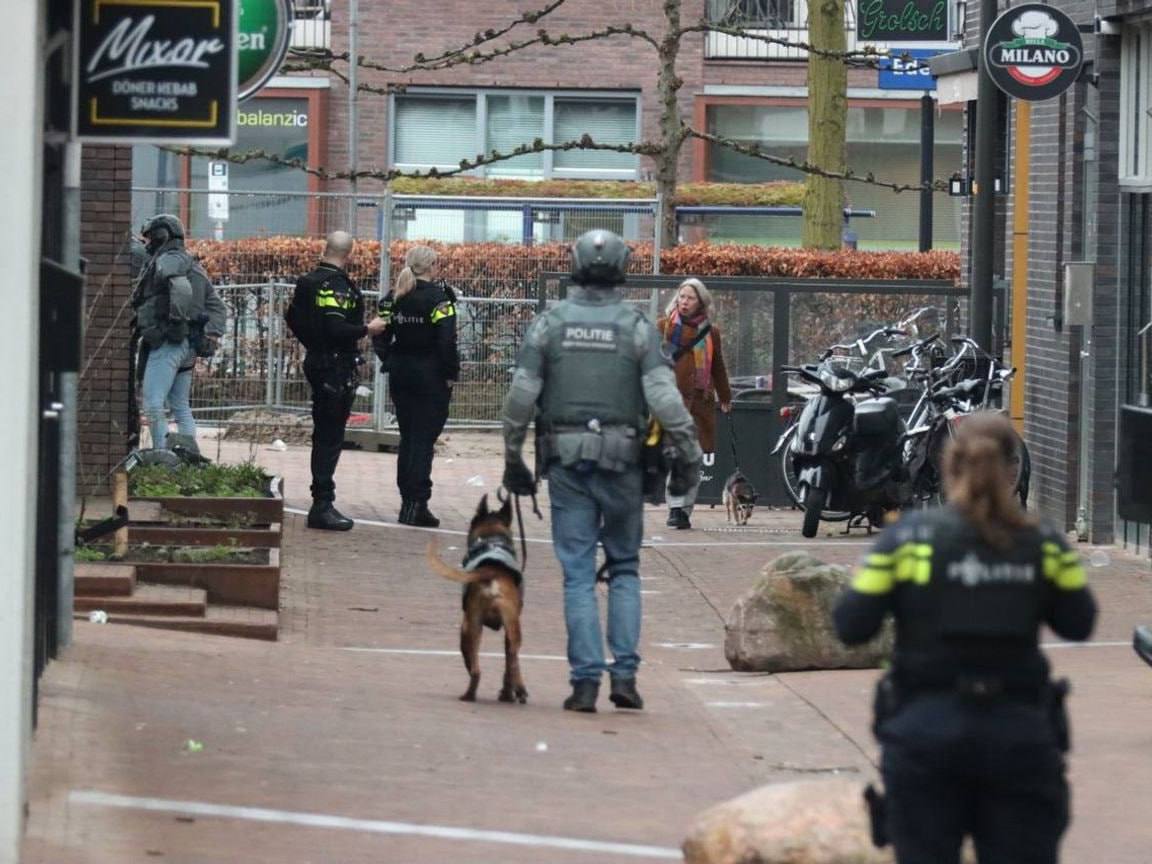 Евакуйовано 150 будинків: у кафе в Нідерландах невідомий захопив заручників 