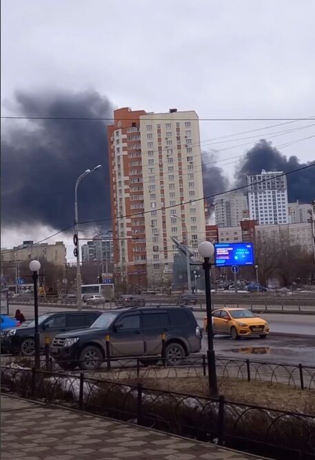 Пожежа на ''Уралмашзаводі'': вогонь охопив склад з лакофарбовими матеріалами