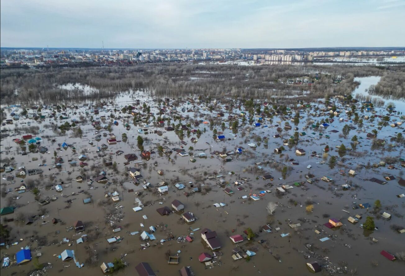 В Оренбурге из-за прорыва плотины объявлена массовая эвакуация (фото, видео)