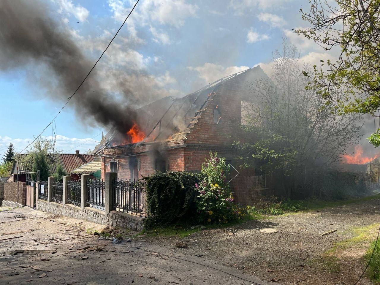 Нові атаки окупантів: удар по інфраструктурі у Дніпровському районі