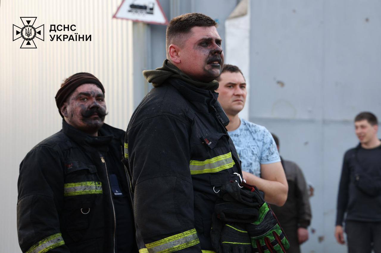 Росіяни обстріляли ракетами Дніпро: пошкоджено навчальний заклад, є постраждалі (фото)