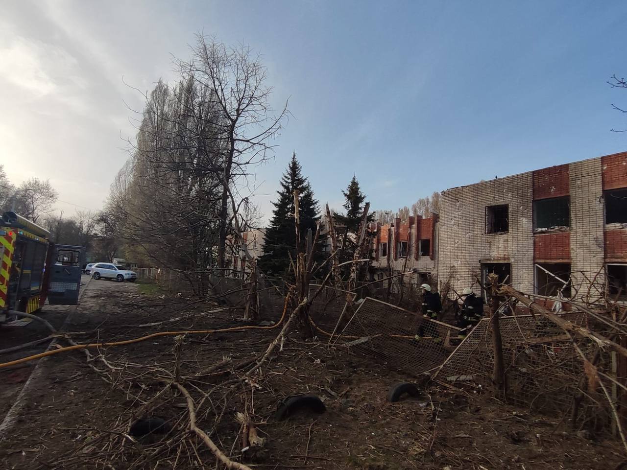  Россияне обстреляли ракетами Днепр: повреждено учебное заведение, есть пострадавшие(фото)