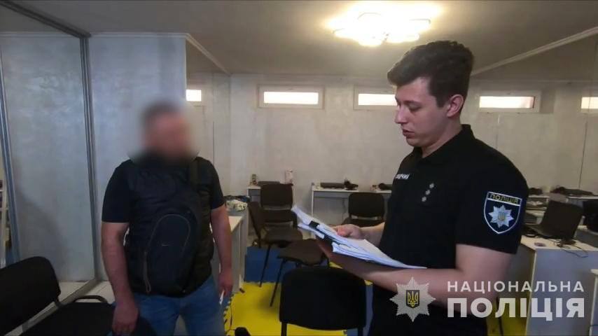 Поліцейські ліквідували шахрайський call-центр в Одесі, який видурив у громадян Чехії 5,5 мільйонів гривень