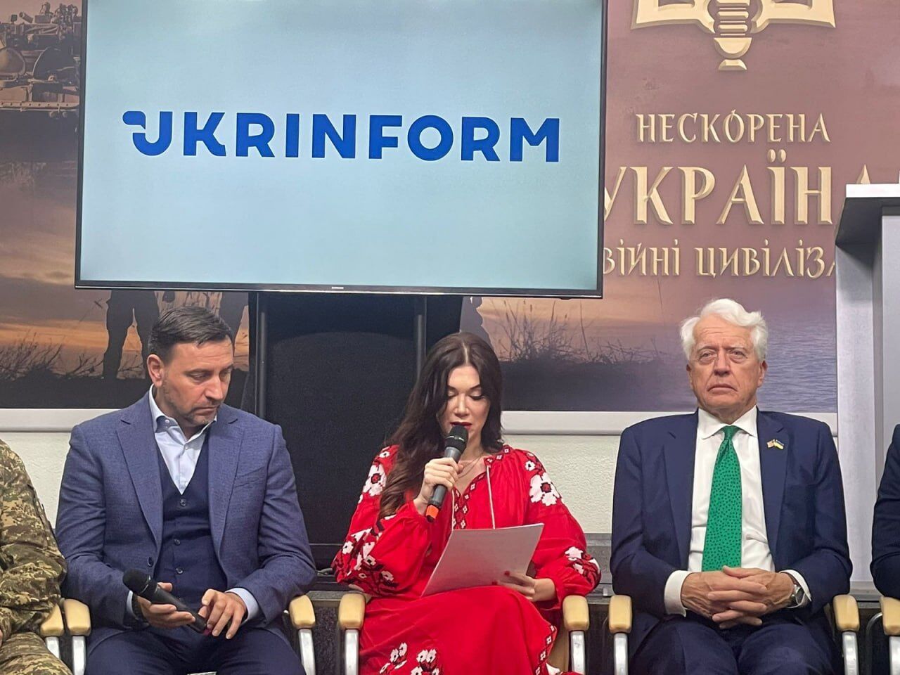 Юлия Гершун (по центру)