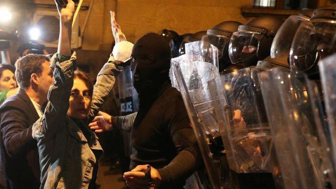 Столкновения на митинге в Тбилиси: протестующие требуют отказаться от законопроекта об ''иностранных агентах''