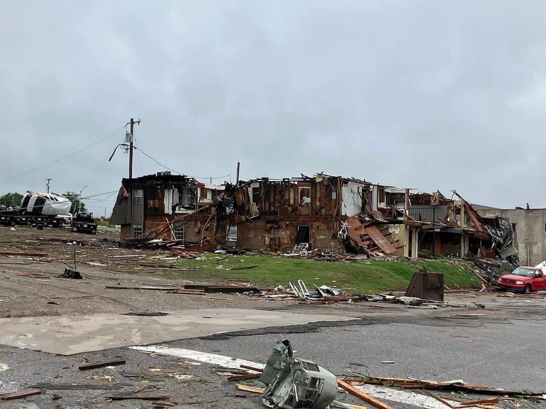 Разрушительный торнадо охватил сразу несколько штатов США: есть жертвы стихии (фото)