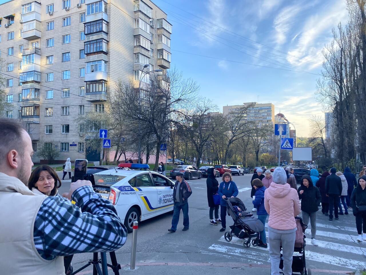  У центрі Києва мешканці будинку перекрили дорогу через відсутність електроенергії (фото)