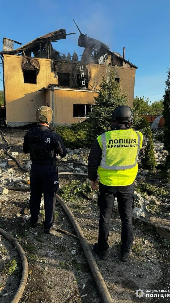Харьков под обстрелом: двое пострадавших, пожар и разрушения от российских снарядов