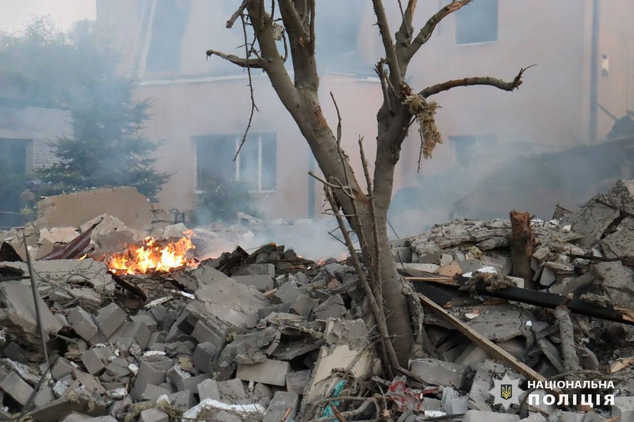 Харків під обстрілом: двоє постраждалих, пожежа та руйнування від російських снарядів