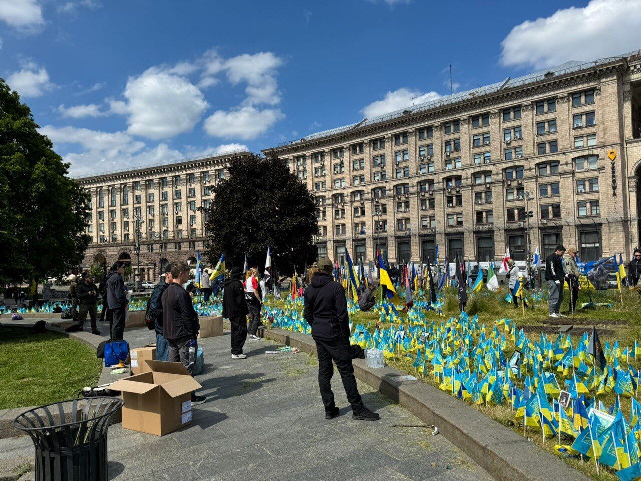 В Киеве прошла акция по облагорожению мемориала на Майдане Незалежности