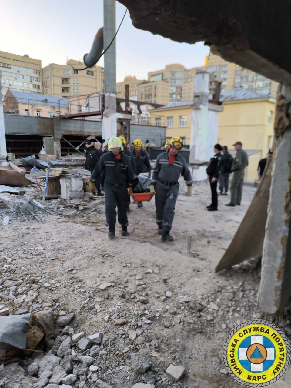 Трагедія на будівництві в Києві: бетонна плита зірвалася та придавила чоловіка на смерть
