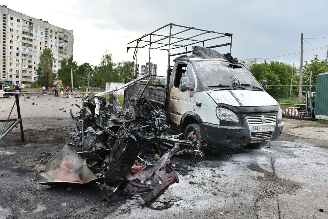 В Харькове машину разорвало после прямого попадания КАБа