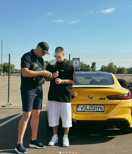 Олександр Волошин пересів на нові ''колеса'': блогер купив BMW M8 