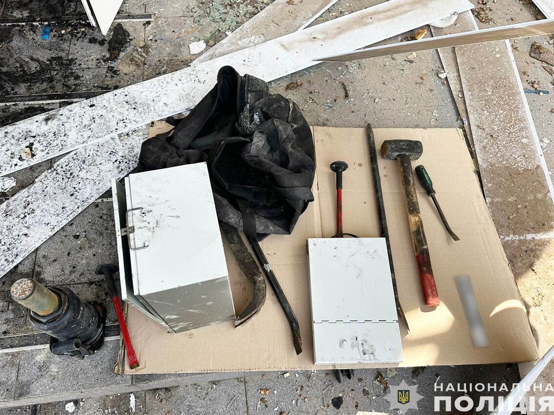 В Черниговской области задержали двух мужчин, которые взорвали банк, чтобы похитить более 5 млн грн