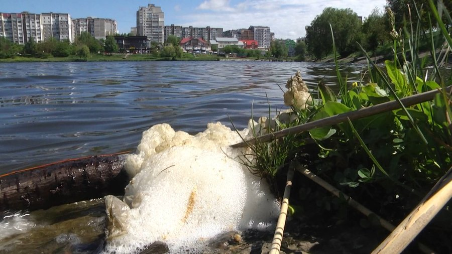 Озеро, яке було забруднено через Хмельницьке сміттєзвалище