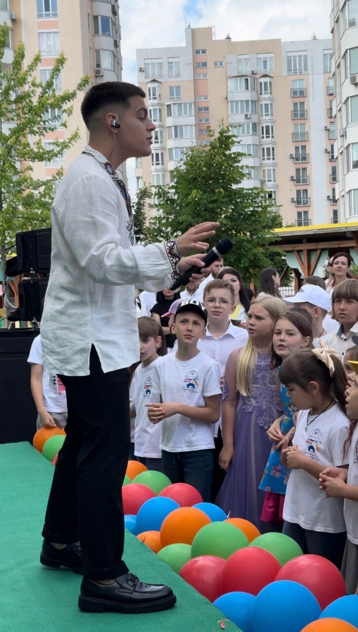 У День Захисту дітей VOLKANOV зустрівся зі школярами 