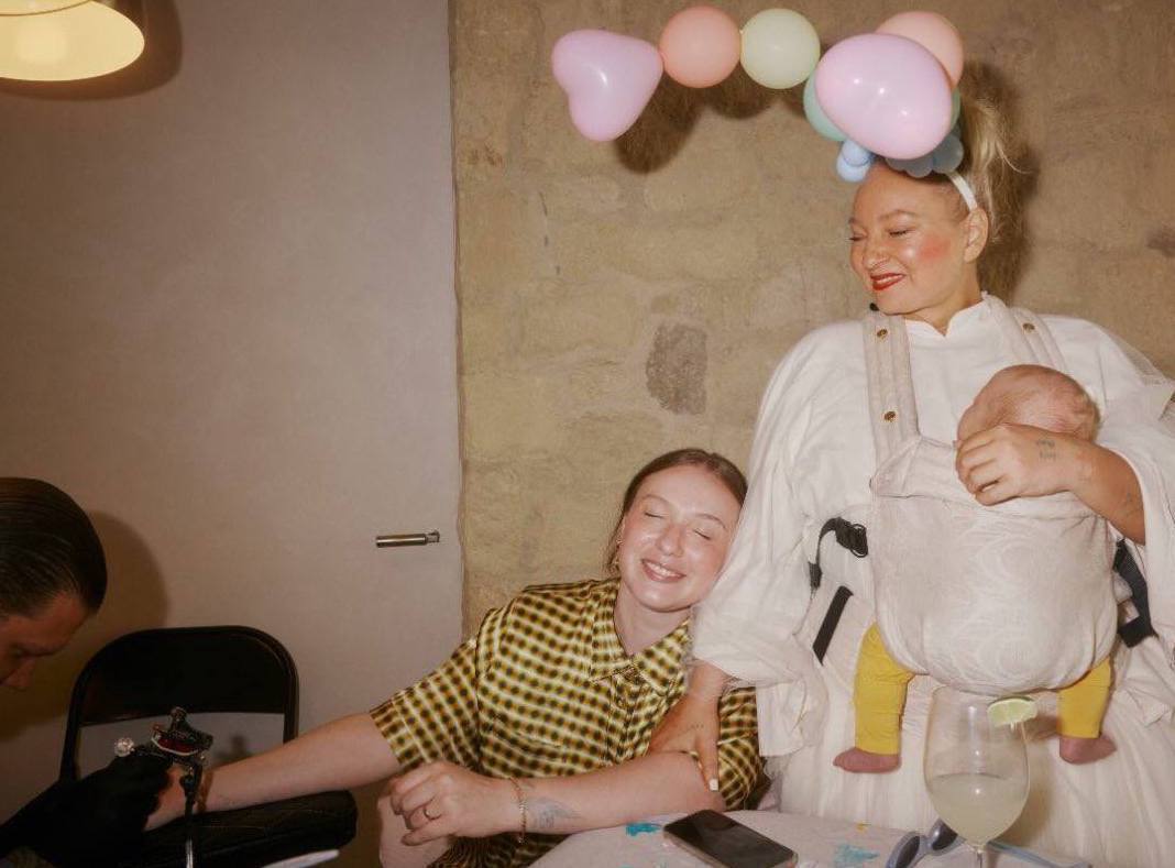 48-річна співачка Sia вперше стала мамою (фото)