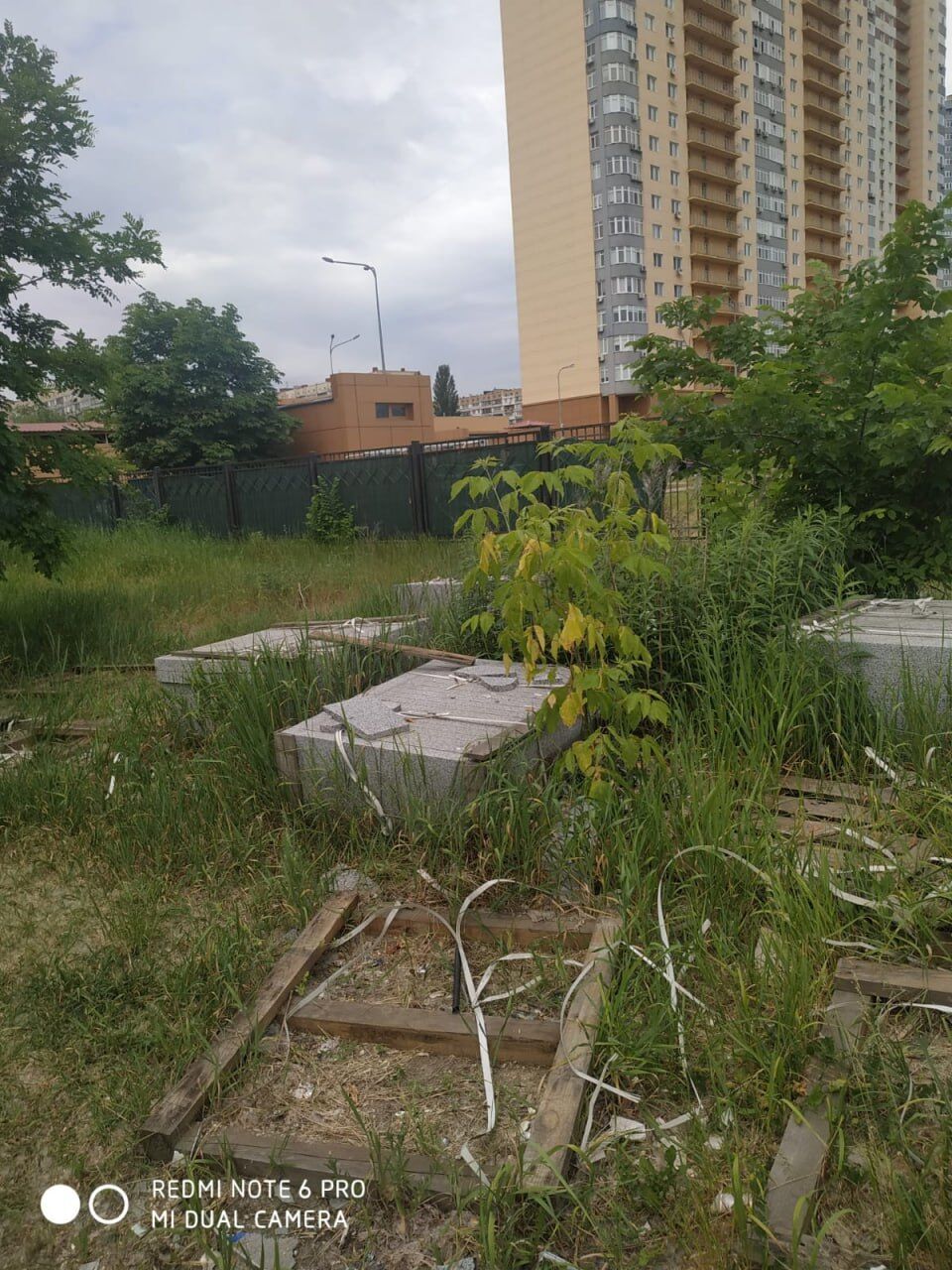 ''Закопали'' майже 330 млн? Активісти звернулись до прокуратури Києва через недобудований перехід на Кільцевій (фото)