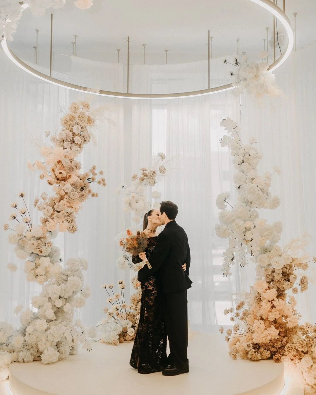 Наталья Каминская и Константин Войтенко устроили свою свадебную церемонию в стиле total black (фото)