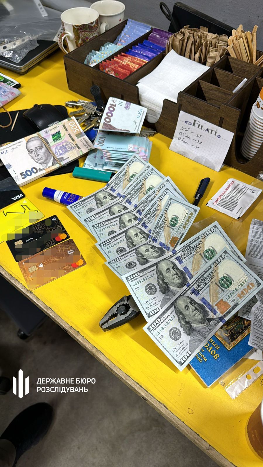 Син посадовця комісаріату з Вінниці вимагав гроші за уникнення мобілізації та виїзд за кордон