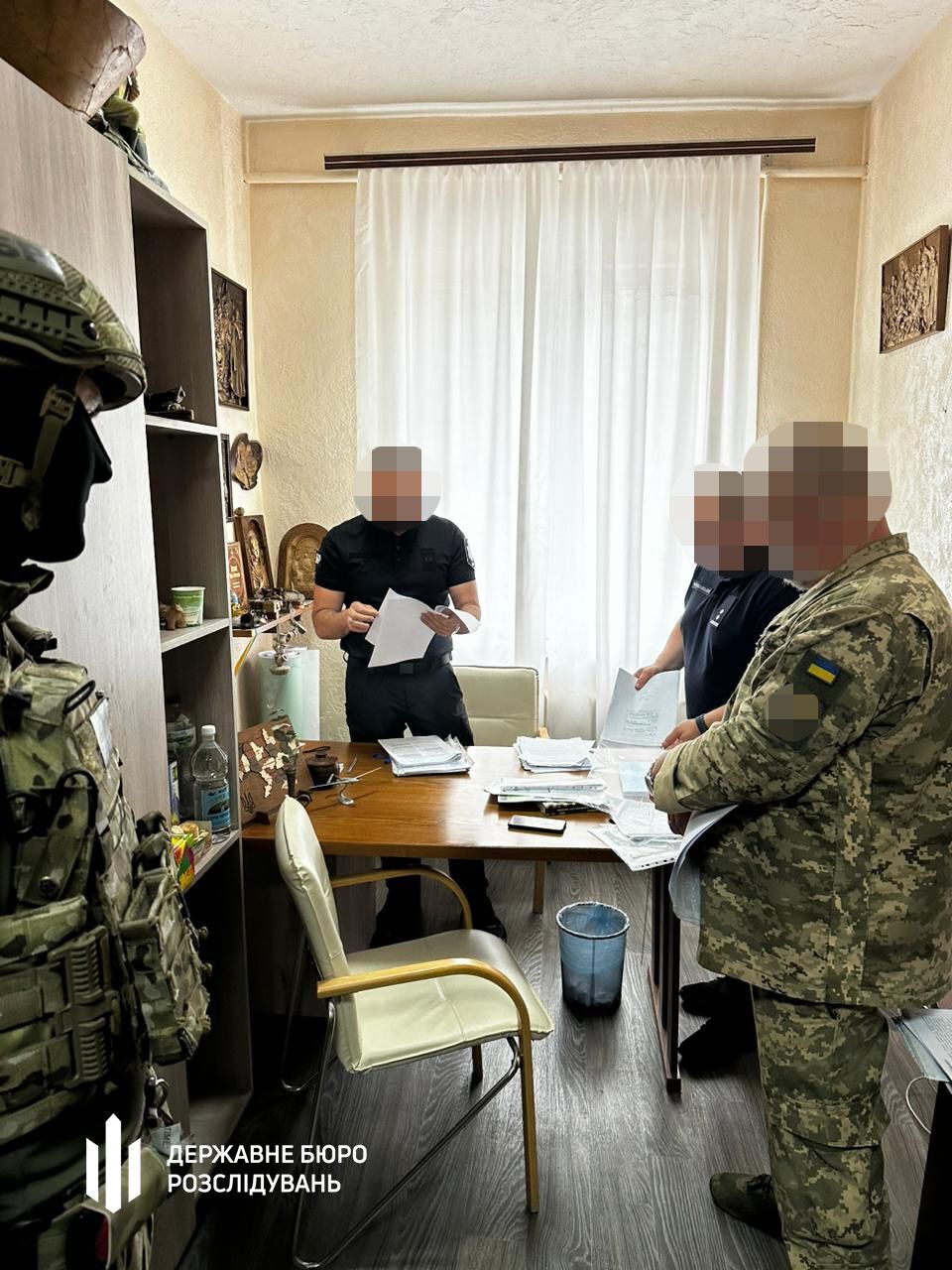 Син посадовця комісаріату з Вінниці вимагав гроші за уникнення мобілізації та виїзд за кордон