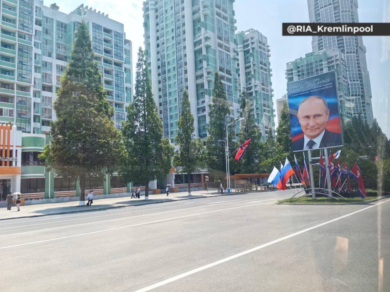 Путін приїхав до КНДР: Пхеньян прикрасили російськими прапорами та портретами