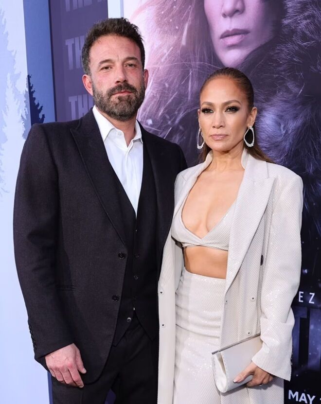 Дженнифер Лопес поразила в белом купальнике на отдыхе в Италии.