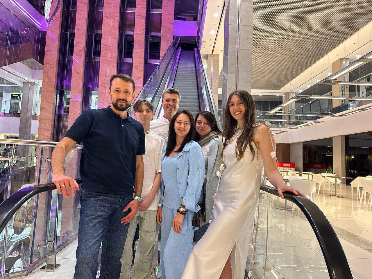 Євген Хмара та Odara з представниками благодійного фонду