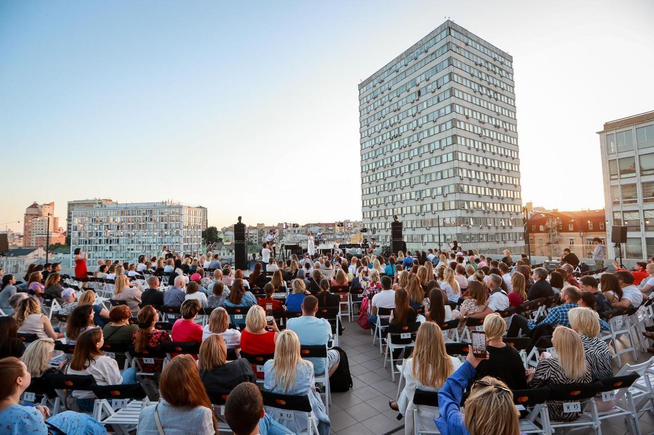 Концерт відбувся на даху ТРЦ Gulliver