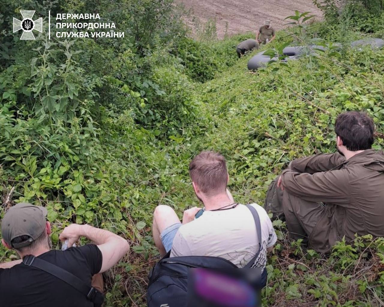 Чоловіки з Львівщини і Запоріжжя намагалися потрапити до Угорщини гумовим човном