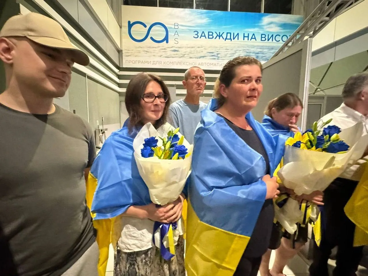 Україні вдалось повернути ще 10 громадян з російського полону