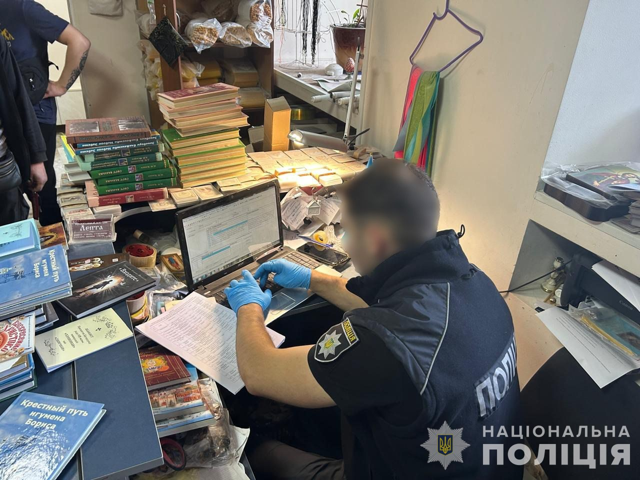 В церковных лавках УПЦ (МП) распространяли пропагандистскую литературу