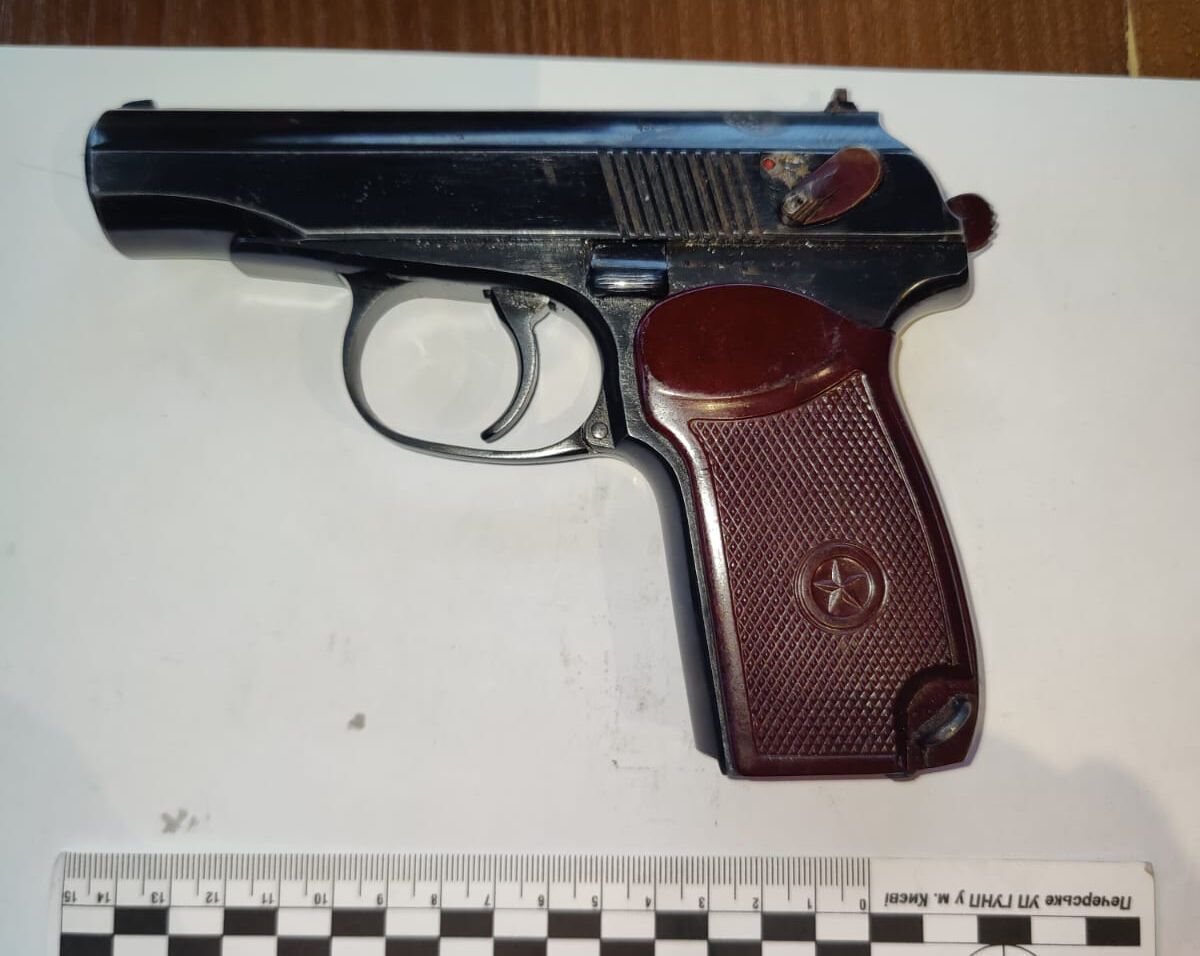 У столичному готелі поліція затримала дебошира, який назвався ''військовим генералом'' (відео)