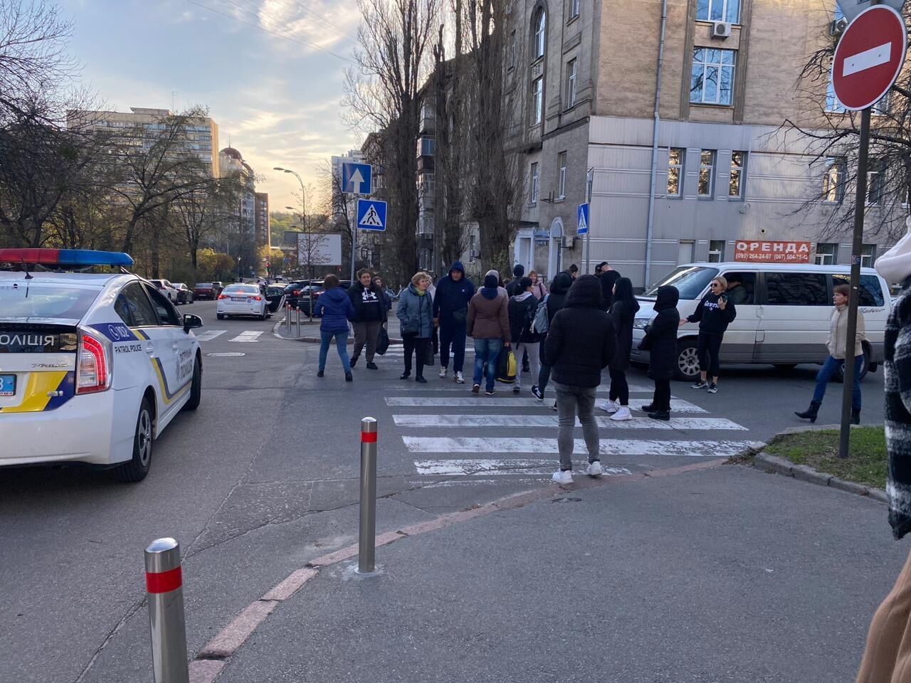 У центрі Києва мешканці будинку перекрили дорогу через відсутність електроенергії