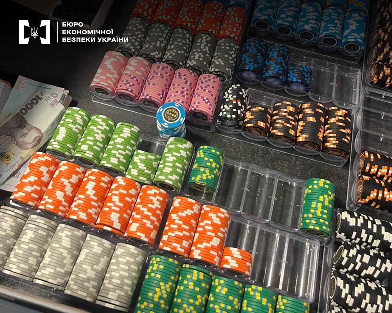 Бюро экономической безопасности во Львовской области задержало организаторов сети подпольных покерных клубов (фото)