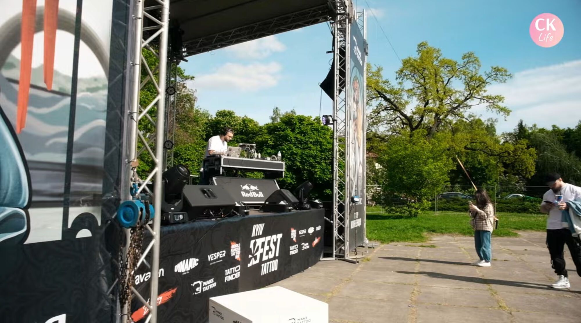 Соревнования тату-мастеров, dj-сеты и маркеты: журналисты СК Лайф посетили масштабное арт-событие (видео)