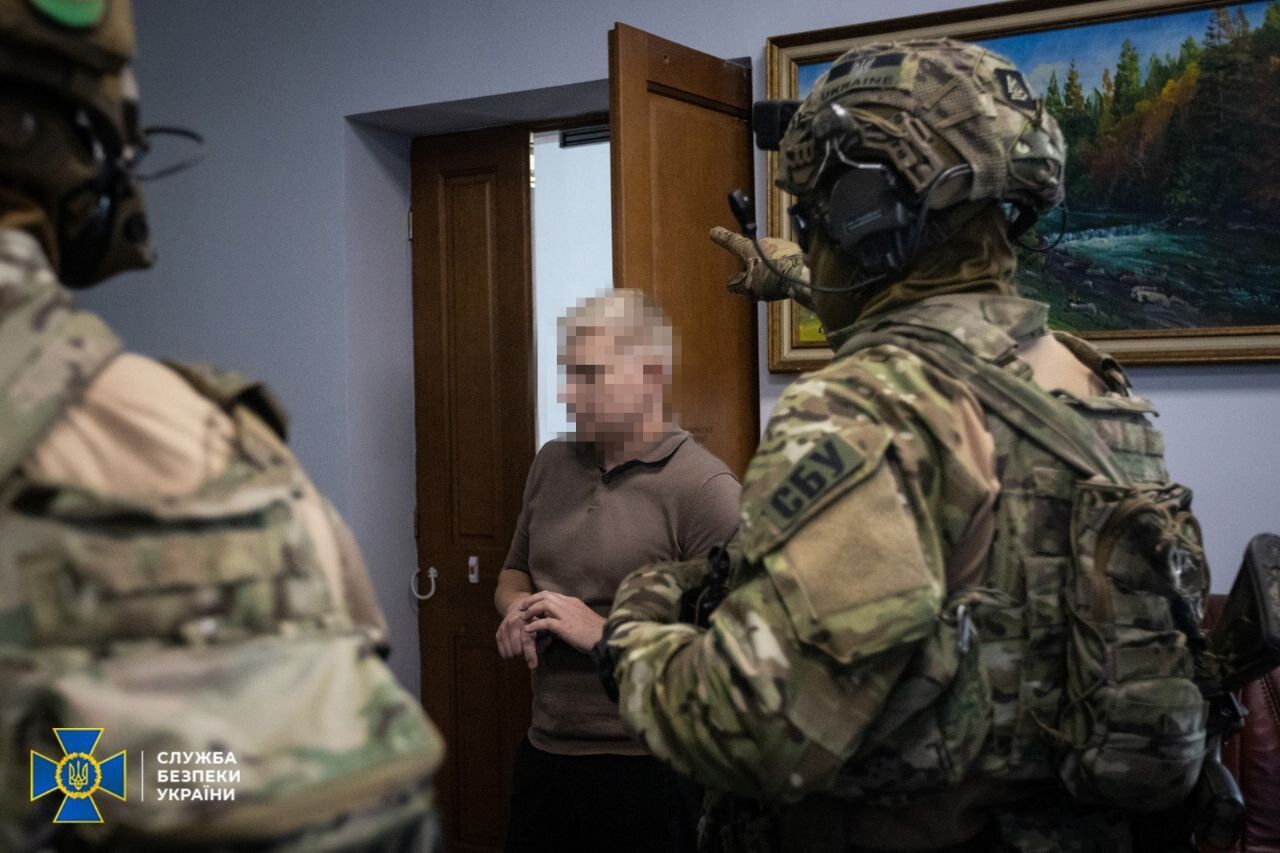Керівників Держмитслужби затримали за хабарі: СБУ розкрила схему поборів