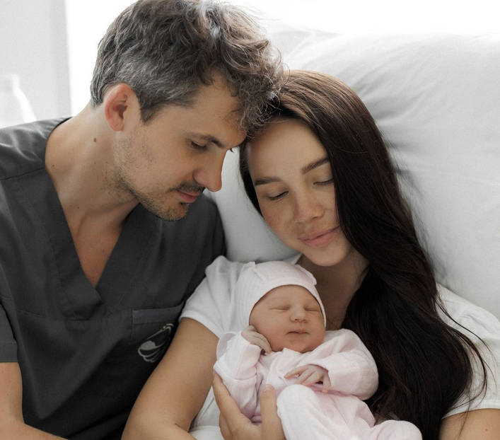 Евгений Кот впервые показал лицо новорожденной дочери