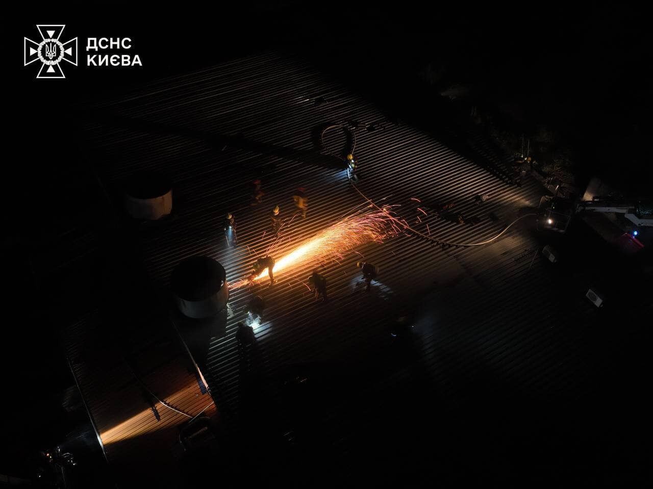 Потужна пожежа в супермаркеті ''Сільпо'': рятувальники ліквідували загоряння (фото)