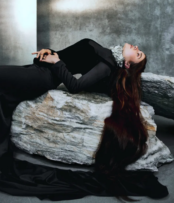 Jerry Heil снялась в роскошной фотосессии для обложки ELLE