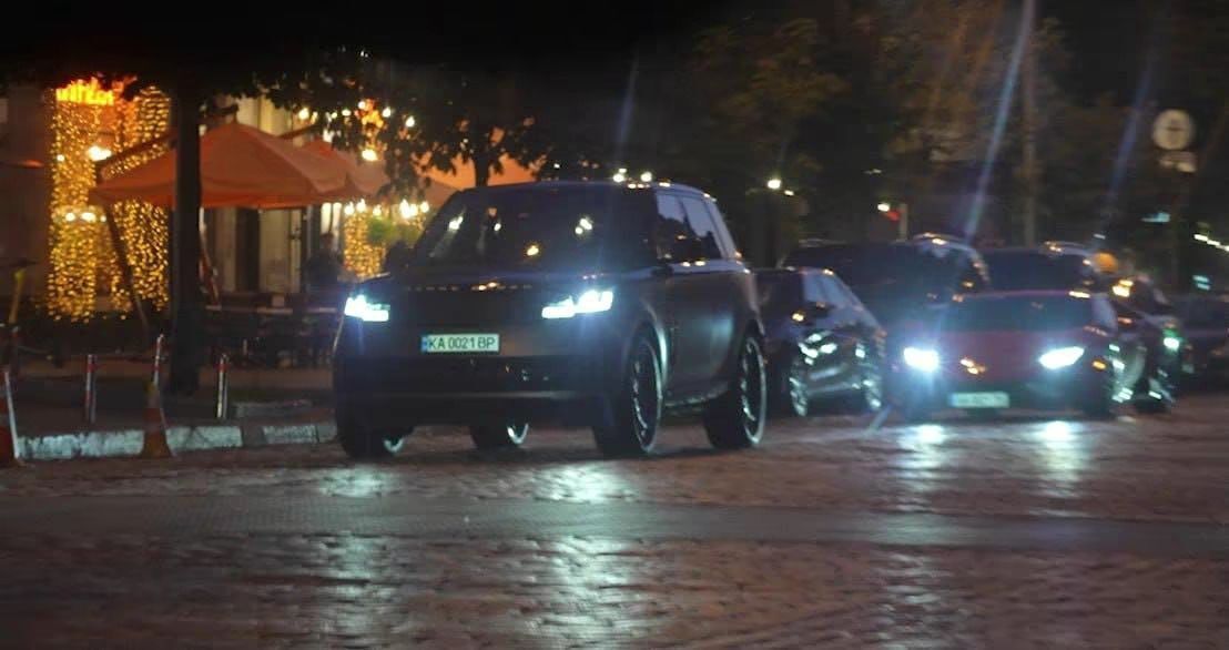 Волонтер Олексій Владіміров: розкішні авто та закордонні подорожі через систему ''Шлях''