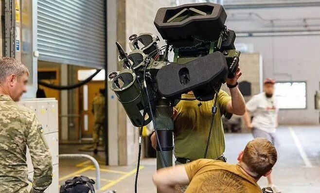 Украинские военные учатся на системе ПВО Starstreak (фото)