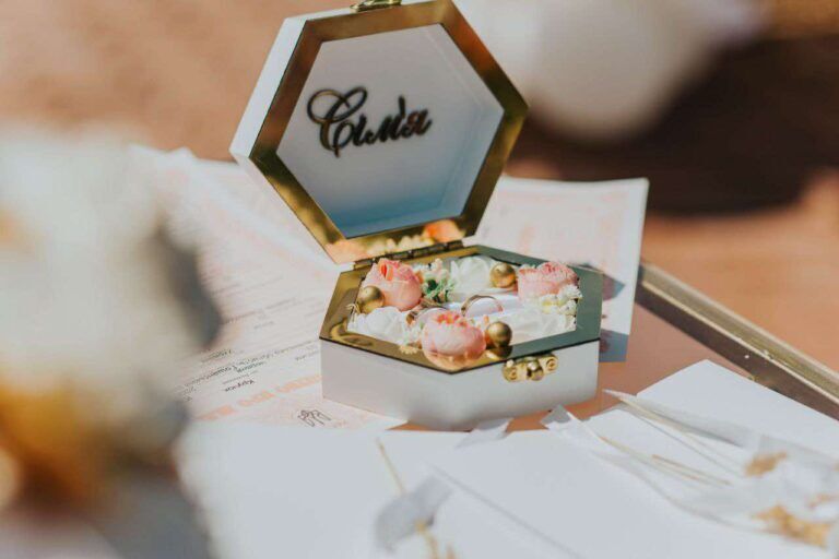 Защитник острова Змеиный Максим Кручок женился