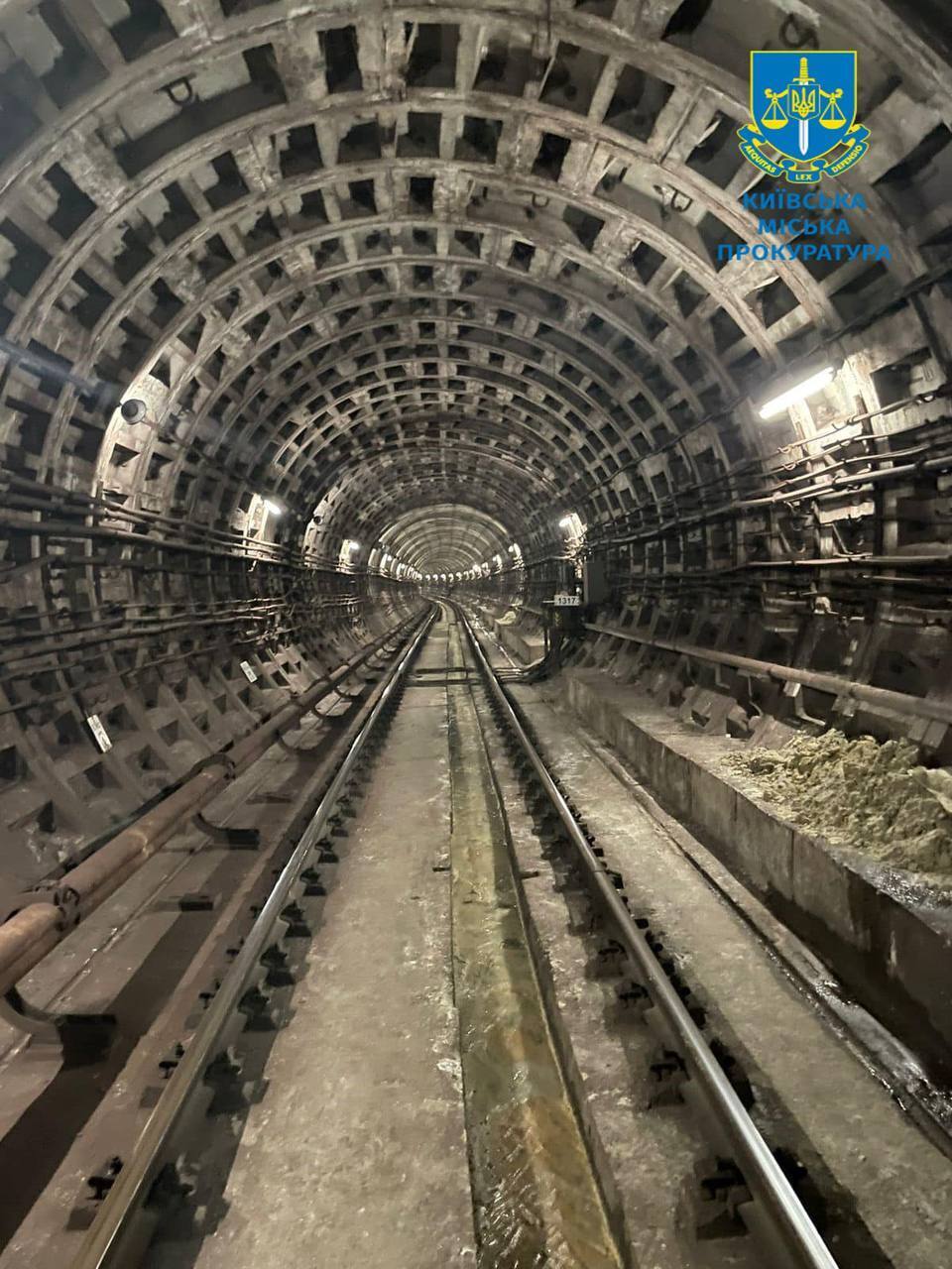 Аварійний ремонт на синій гілці київського метро: розслідування і наслідки