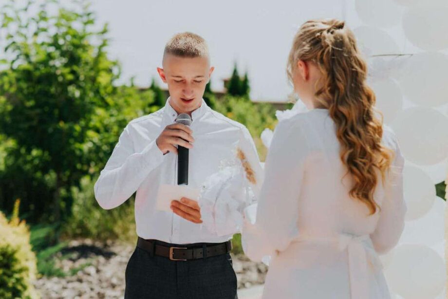 Защитник острова Змеиный Максим Кручок женился