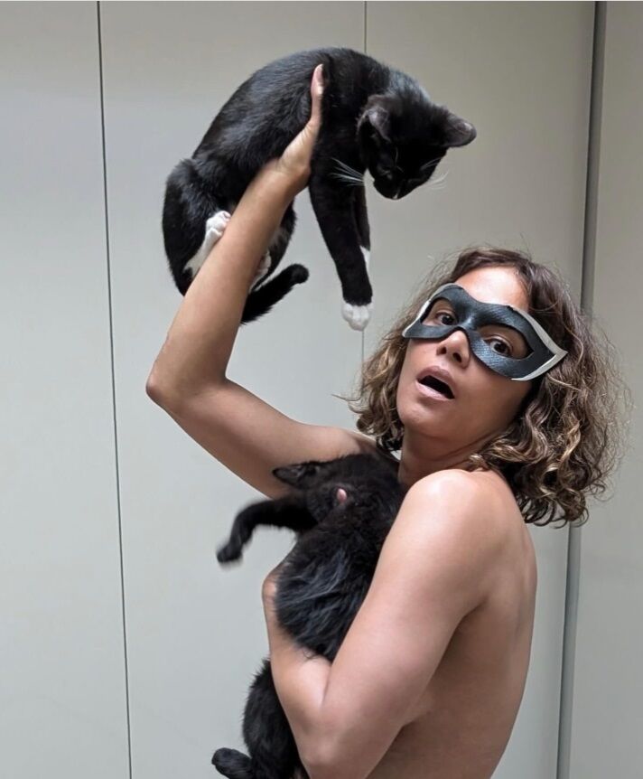 Холлі Беррі показала, який вигляд має жінка-кішка за 20 років