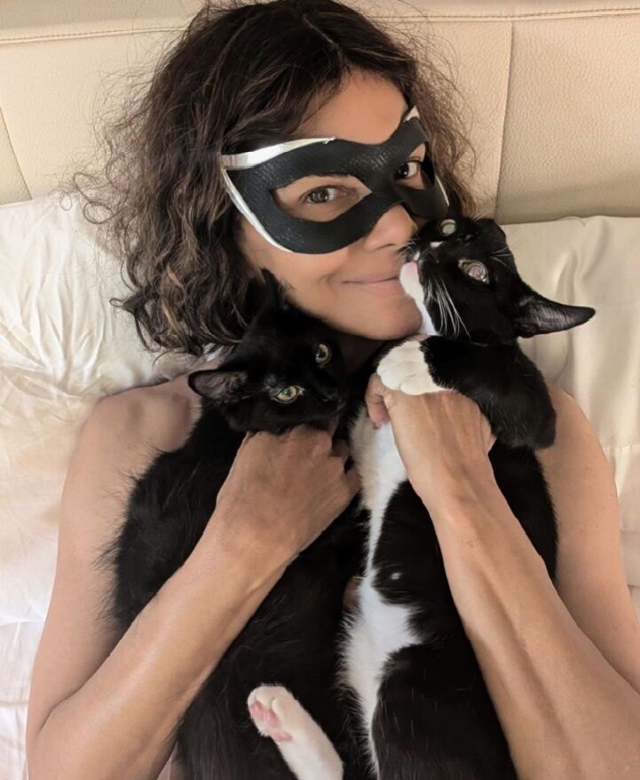 Холлі Беррі показала, який вигляд має жінка-кішка за 20 років